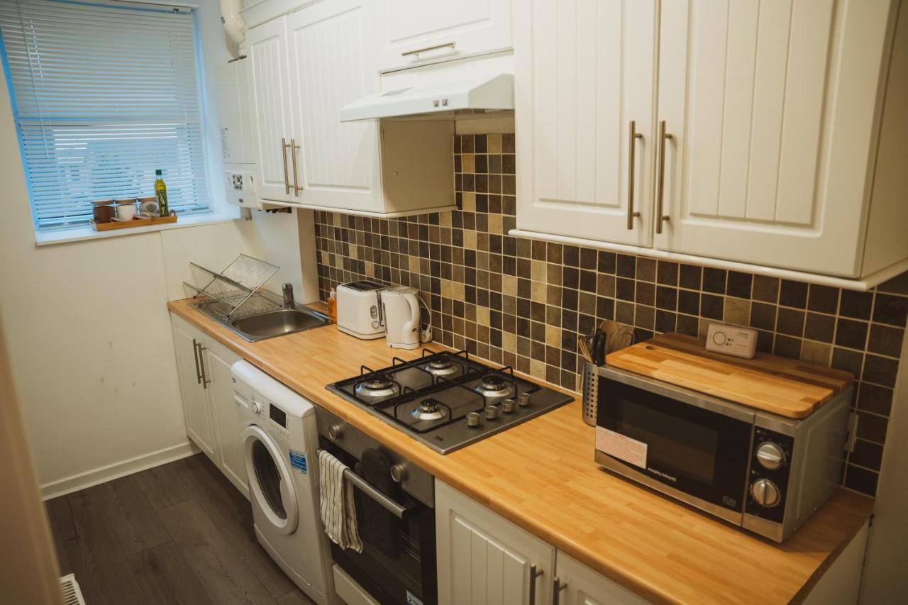 1 Bedroom Flat With Easy Parking/public Transport
