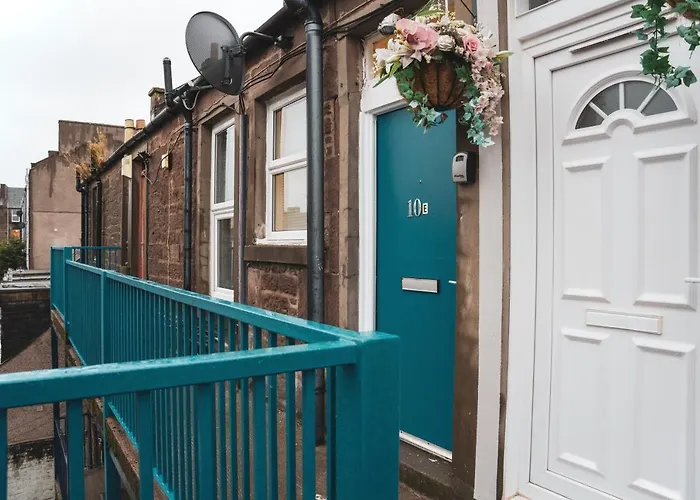 1 Bedroom Flat With Easy Parking/Public Transport